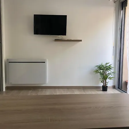 Apartment Studio/appartement Proche De La Gare Et De La *